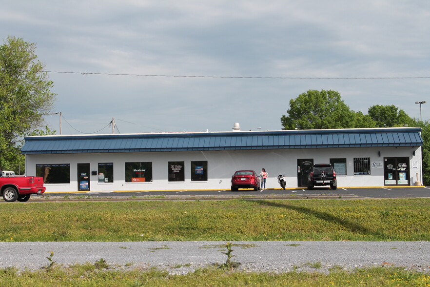 851 W Elk Ave, Elizabethton, TN for lease - Building Photo - Image 1 of 4