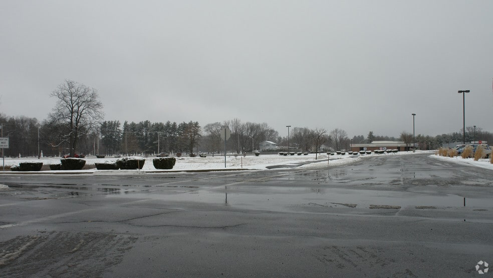 44 Willimansett St, South Hadley, MA à louer - Photo du bâtiment - Image 3 de 5