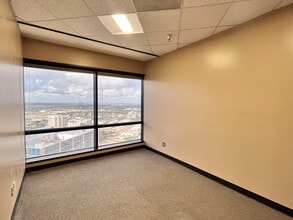 802 N Carancahua St, Corpus Christi, TX for lease Building Photo- Image 2 of 9