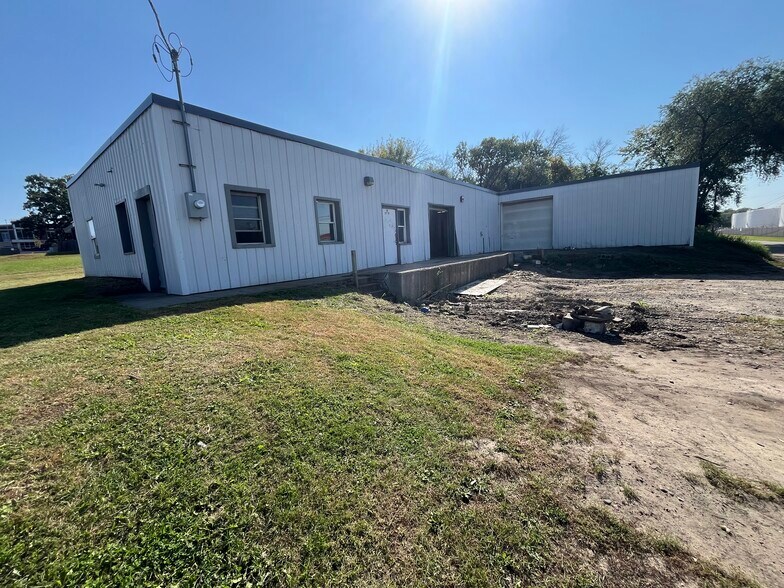 76 21st St, Newport, MN à louer - Photo du bâtiment - Image 3 de 11