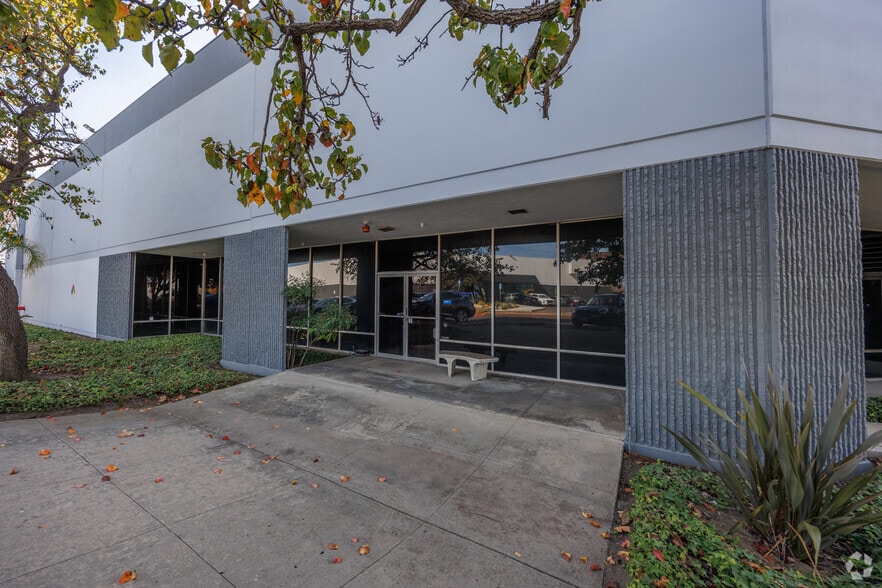 7077 Consolidated Way, San Diego, CA for lease - Building Photo - Image 2 of 6