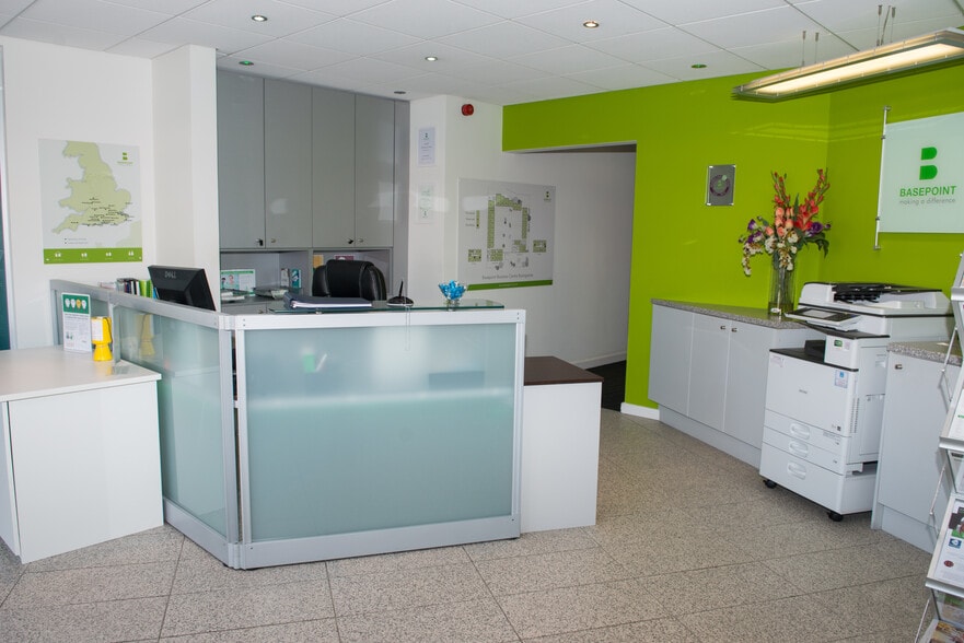 Stroudley Rd, Basingstoke for lease - Interior Photo - Image 2 of 10