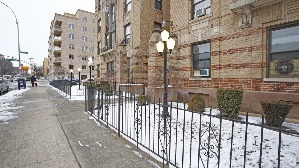 8678 Bay Pky, Brooklyn, NY for sale - Building Photo - Image 3 of 6