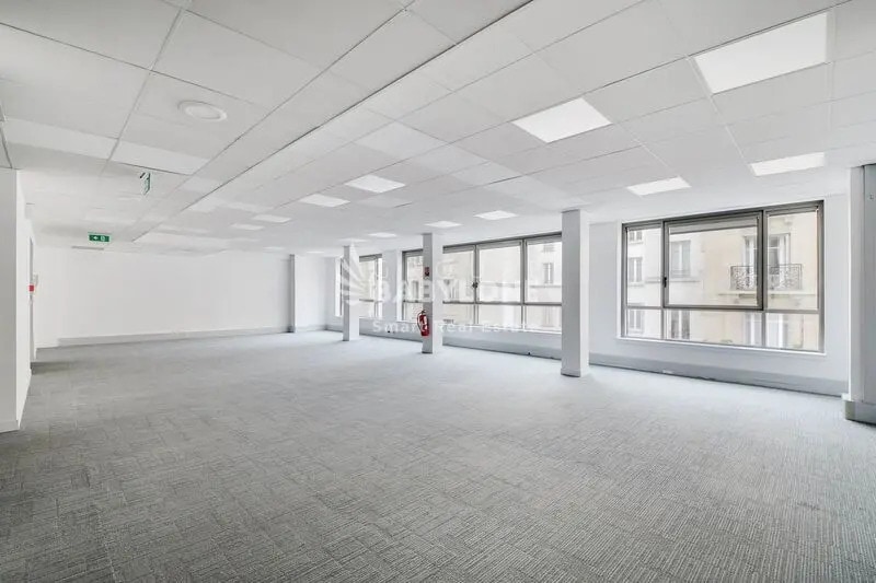 Office in Neuilly-sur-Seine for lease Interior Photo- Image 1 of 10
