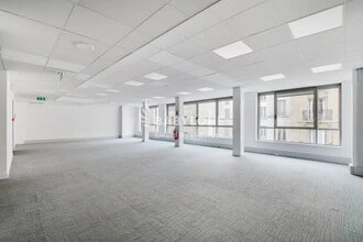 Office in Neuilly-sur-Seine for lease Interior Photo- Image 1 of 10