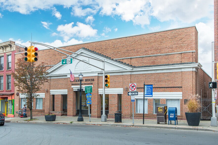 83 Spring St, Newton, NJ à vendre - Photo du bâtiment - Image 1 de 24
