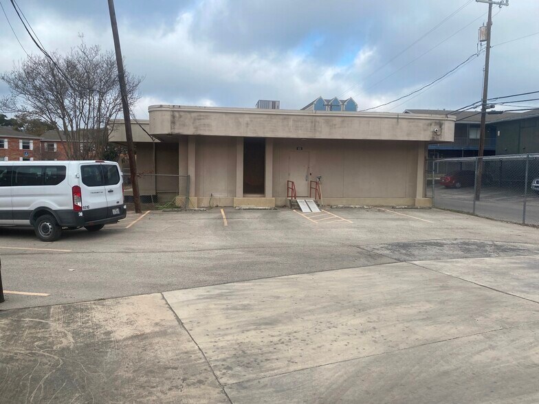 103 W Rampart Dr, San Antonio, TX à vendre - Photo du bâtiment - Image 2 de 6