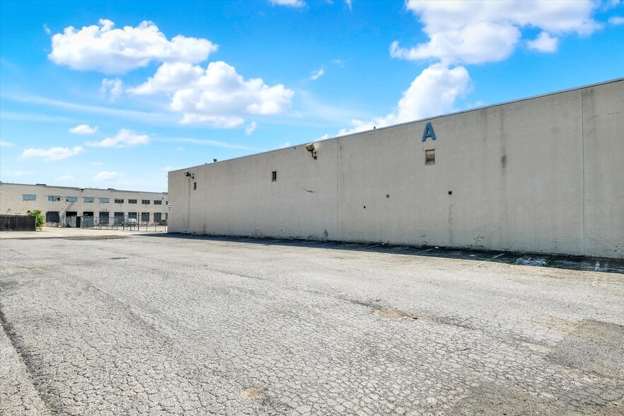 6900 Lindbergh Blvd, Philadelphia, PA for lease - Building Photo - Image 3 of 19