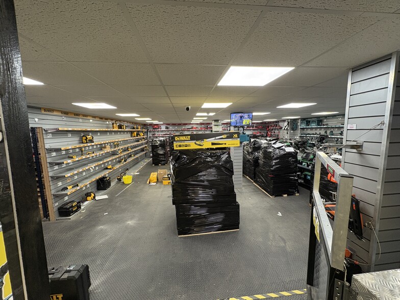 479 Lea Bridge Rd, London for lease - Interior Photo - Image 2 of 4