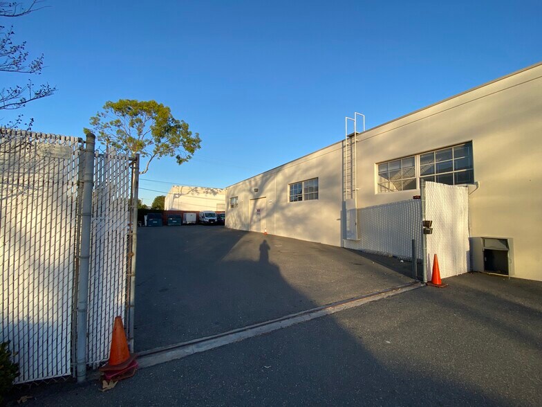 1821 McGaw Ave, Irvine, CA à louer - Photo du bâtiment - Image 3 de 4