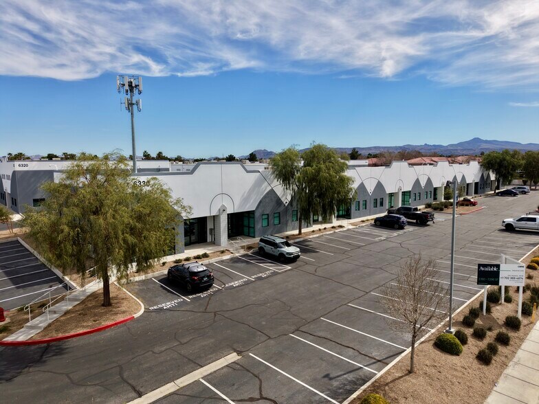 6320 S Sandhill Rd, Las Vegas, NV à louer - Photo du bâtiment - Image 3 de 7