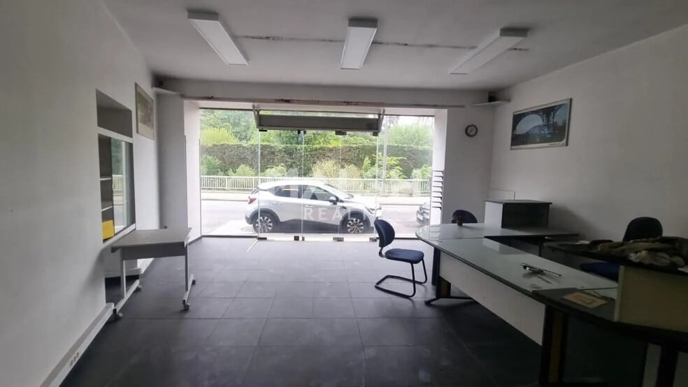 Office in OULLINS-PIERRE-BÉNITE for lease - Building Photo - Image 2 of 12