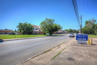 737 Irby Ln, Irving, TX - Aerial map view