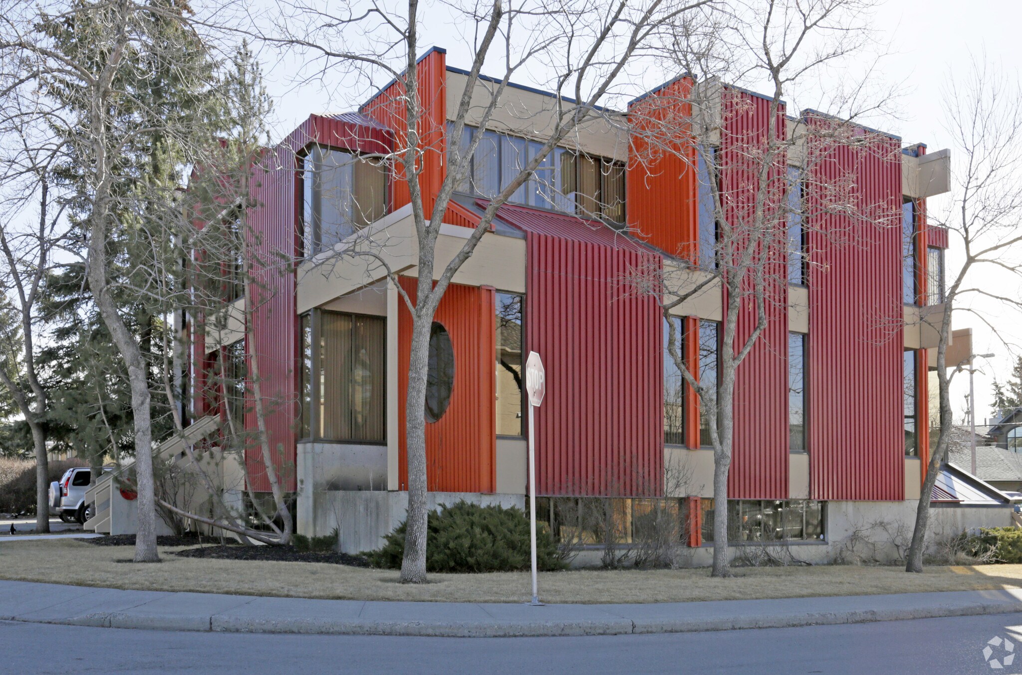 2139 4th Ave NW, Calgary, AB for sale Primary Photo- Image 1 of 1