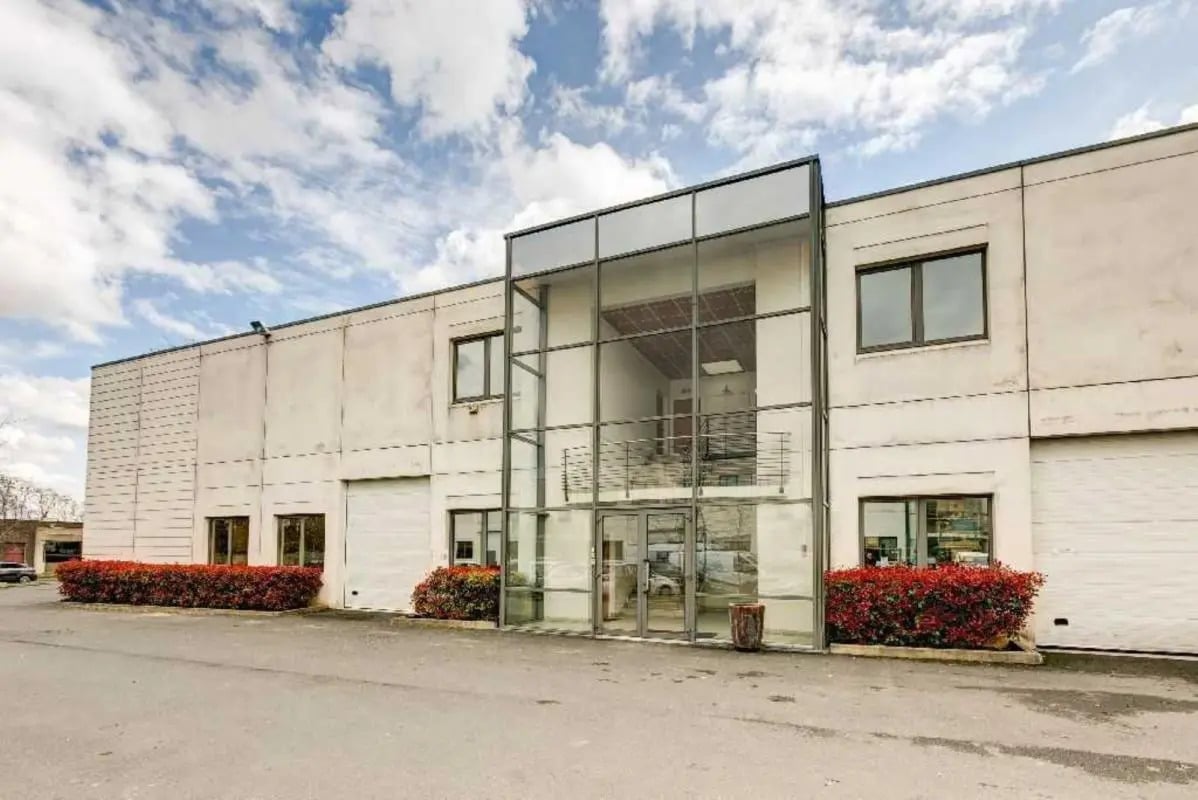 Flex in Argenteuil for lease Building Photo- Image 1 of 6