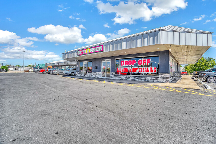 Portfolio Sale - Laundromat & Car Wash portfolio of 2 properties for sale on LoopNet.ca - Building Photo - Image 3 of 99