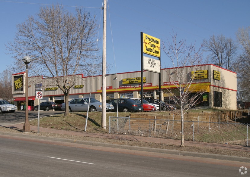 1329 W Larpenteur Ave, Roseville, MN for lease - Building Photo - Image 2 of 3