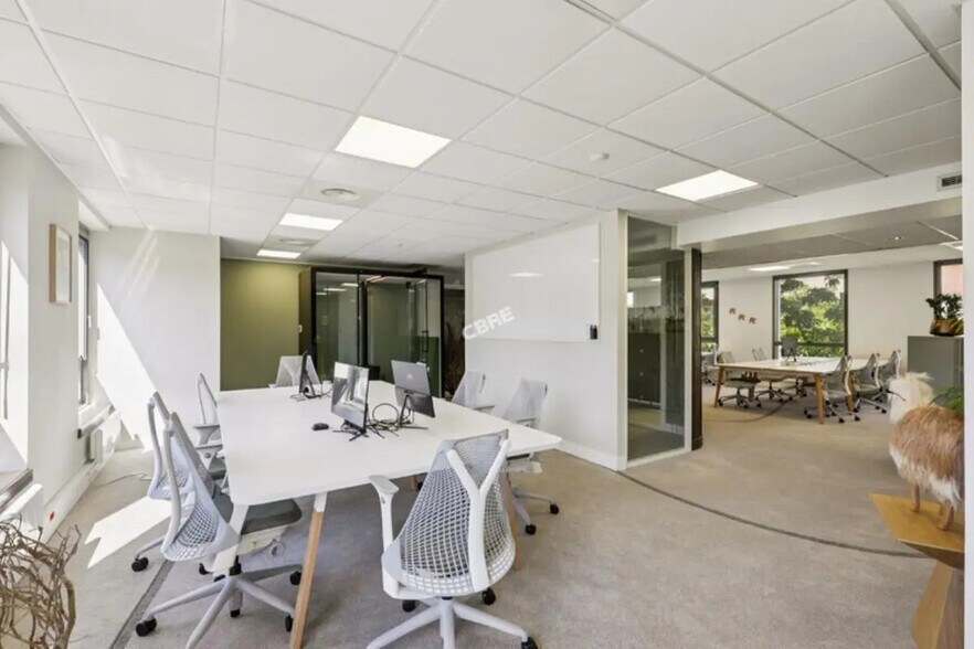 Bureau dans Rueil-Malmaison à vendre - Photo intérieure - Image 2 de 14