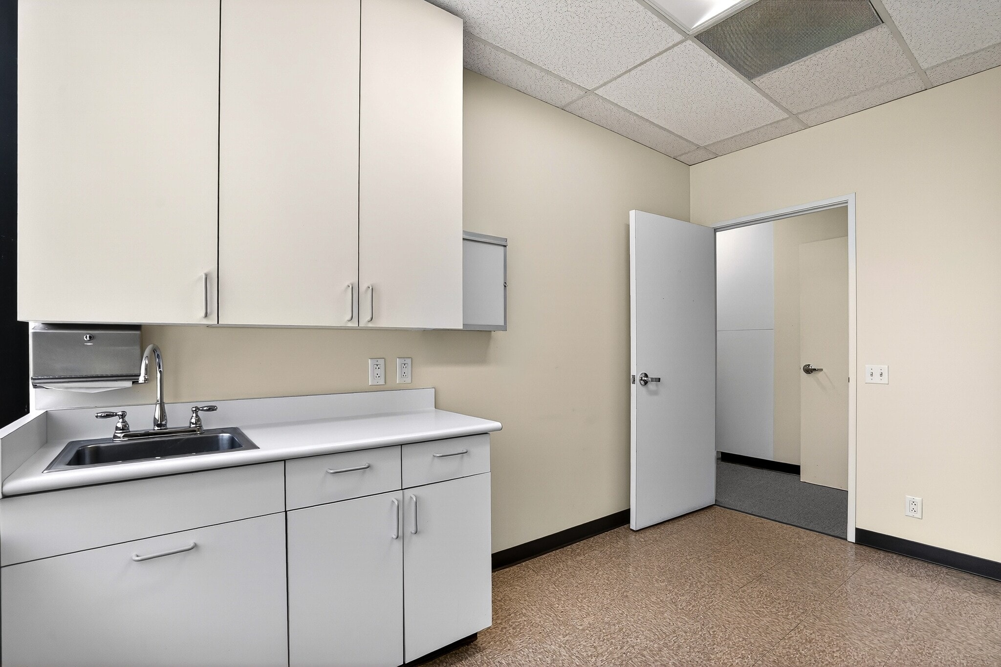 24355 Lyons Ave, Santa Clarita, CA for lease Interior Photo- Image 1 of 13