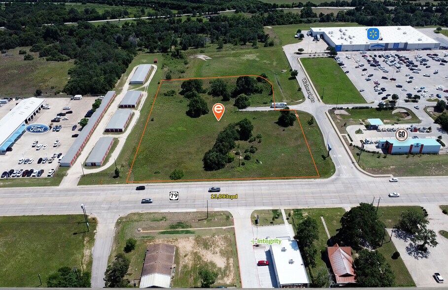 702 W US Hwy 79, Rockdale, TX à louer - Photo du bâtiment - Image 3 de 5