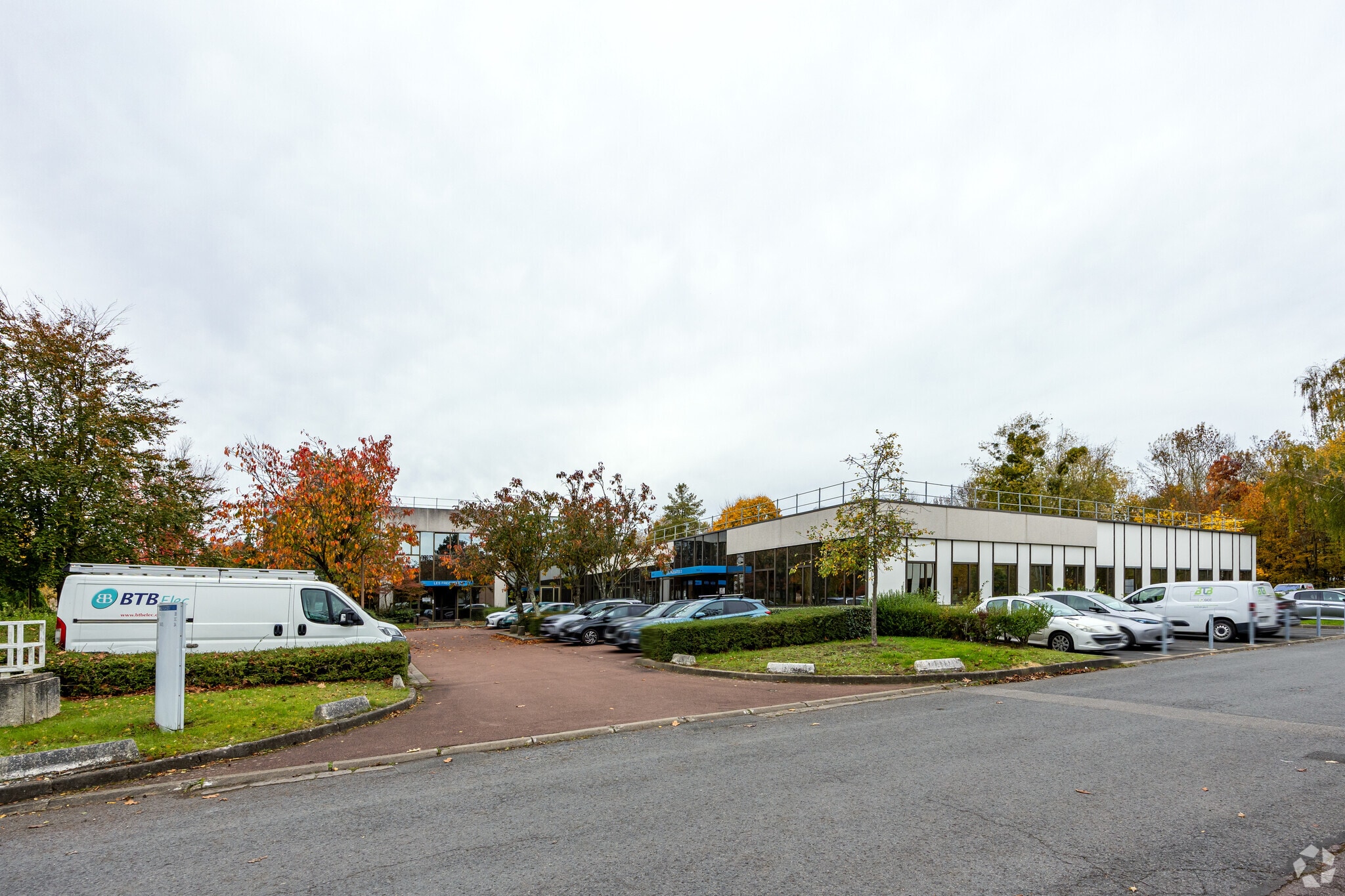 13 Rue de la Perdrix Les Fregates 3, Tremblay-en-France for lease Primary Photo- Image 1 of 3