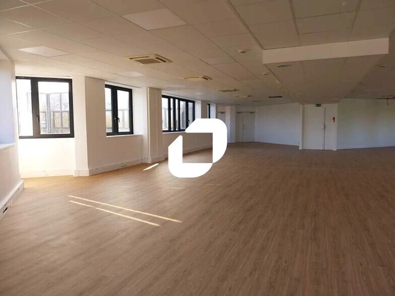 12 Rue Du Fort De Saint-Cyr, Montigny-le-Bretonneux à louer - Photo intérieure - Image 3 de 7