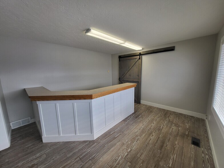 1601 E 17th St, Idaho Falls, ID for lease - Building Photo - Image 2 of 8