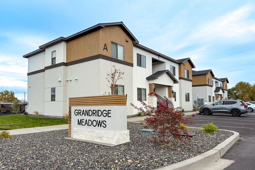 1007 Grandridge Road, Grandview, WA à vendre - Photo du bâtiment - Image 2 de 18