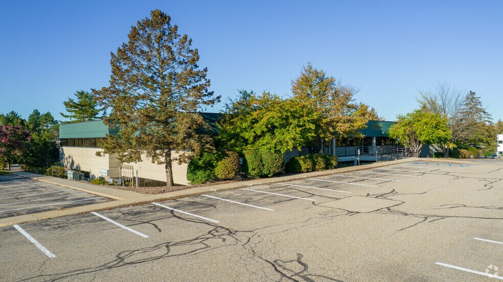 2600 Horizon Dr SE, Grand Rapids, MI for sale - Building Photo - Image 2 of 4