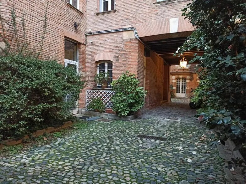 8 Rue Sainte Anne, Toulouse à louer - Photo du bâtiment - Image 3 de 8