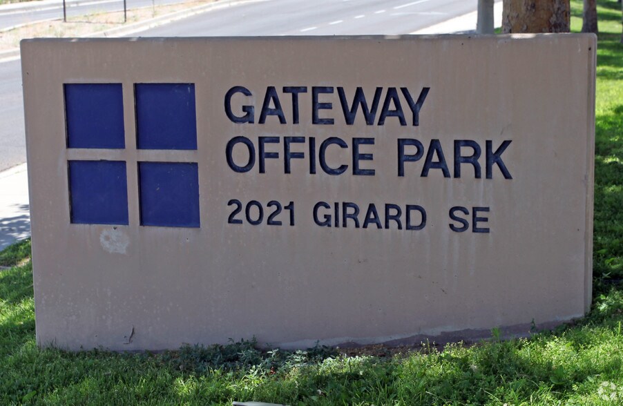 2021 Girard SE, Albuquerque, NM à vendre - Photo du bâtiment - Image 3 de 5