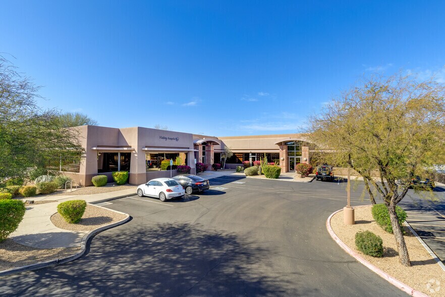 8585 E Bell Rd, Scottsdale, AZ à louer - Photo du bâtiment - Image 2 de 5