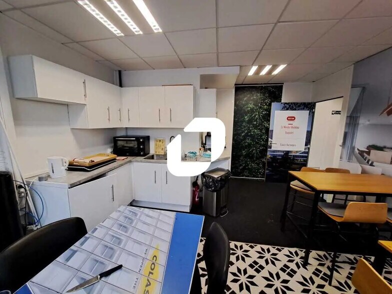 Bureau dans Montreuil à louer - Photo du bâtiment - Image 3 de 8