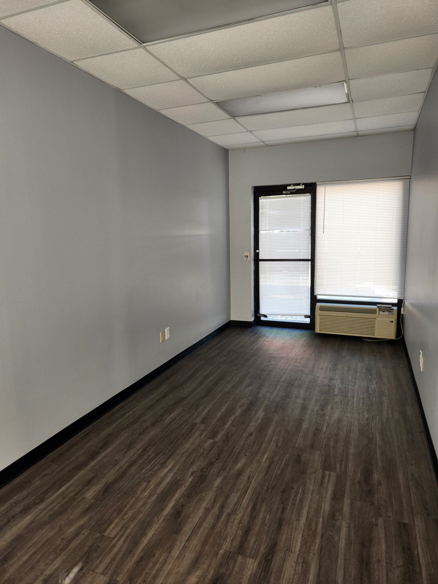 11220 S Highway 6, Sugar Land, TX for lease Interior Photo- Image 1 of 3