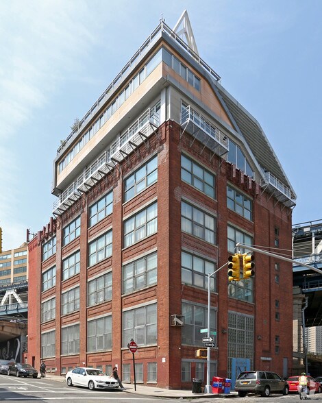 110 York St, Brooklyn, NY à louer - Photo du bâtiment - Image 2 de 2