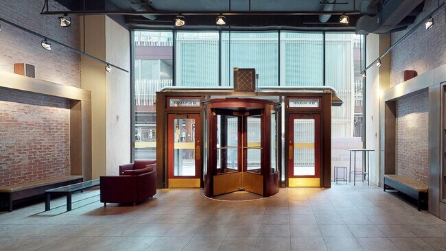 Plus de détails pour 18 N Wabash Ave, Chicago, IL - Commerce de détail à louer