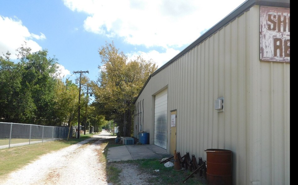 117 W Rock Island Ave, Boyd, TX à louer - Photo du bâtiment - Image 2 de 18