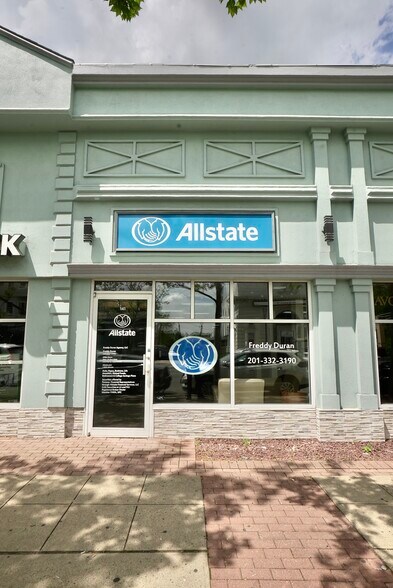 137-145 Washington Ave, Belleville, NJ à louer - Photo du bâtiment - Image 3 de 13