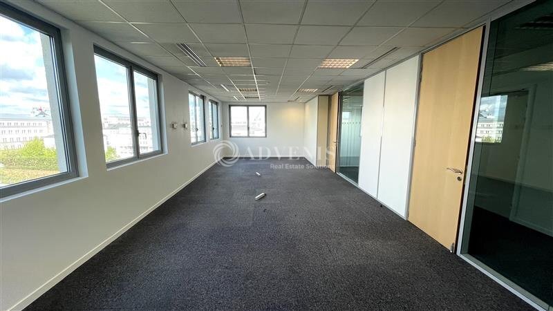 Office in Chessy for lease - Interior Photo - Image 2 of 12