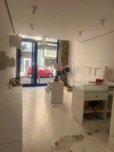 Commerce de détail dans Lyon à louer Photo intérieure- Image 2 de 4