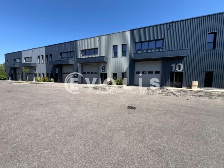 15 Rue Georges Charpak, Bourgoin-Jallieu for sale - Building Photo - Image 2 of 21