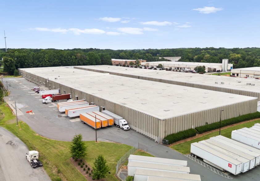 1001 Bond St, Charlotte, NC à louer - Photo du bâtiment - Image 2 de 8