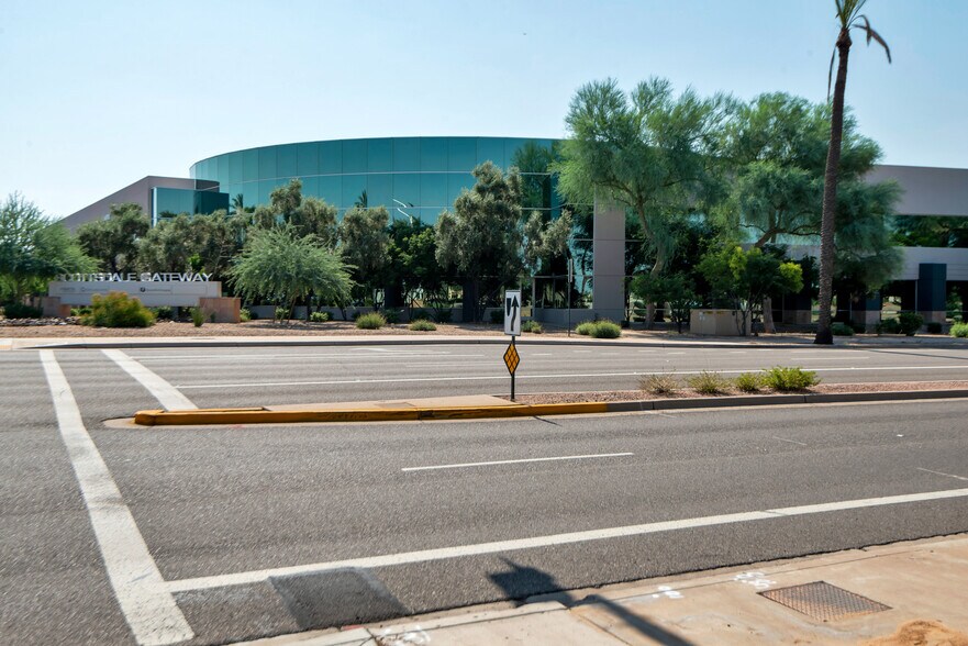 9201 E Mountain View Rd, Scottsdale, AZ à louer - Photo du bâtiment - Image 3 de 13