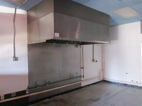 6011-6025 103rd St, Jacksonville, FL for lease Interior Photo- Image 2 of 4