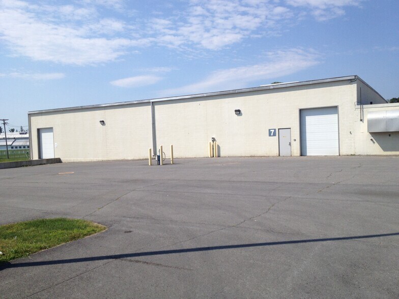 641 Ridge Rd, Chazy, NY for lease - Primary Photo - Image 1 of 5