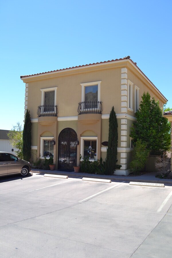 154 N Festival Dr, El Paso, TX 79912 - Unité H - - Photo intérieure - Image 2 of 9