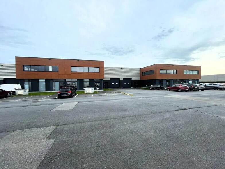 Bureau dans Wambrechies à louer - Photo du bâtiment - Image 1 de 14