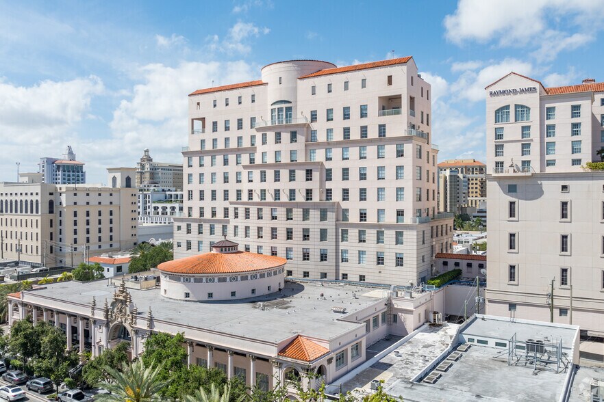 2333 Ponce de Leon Blvd, Coral Gables, FL à louer - Photo du bâtiment - Image 3 de 6