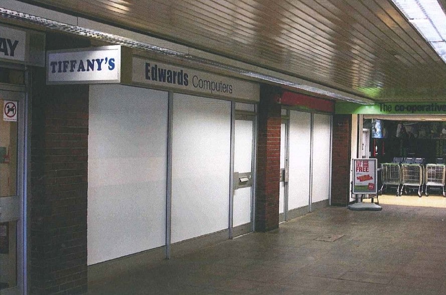 369-389 Bolton Rd, Salford for lease - Building Photo - Image 2 of 5