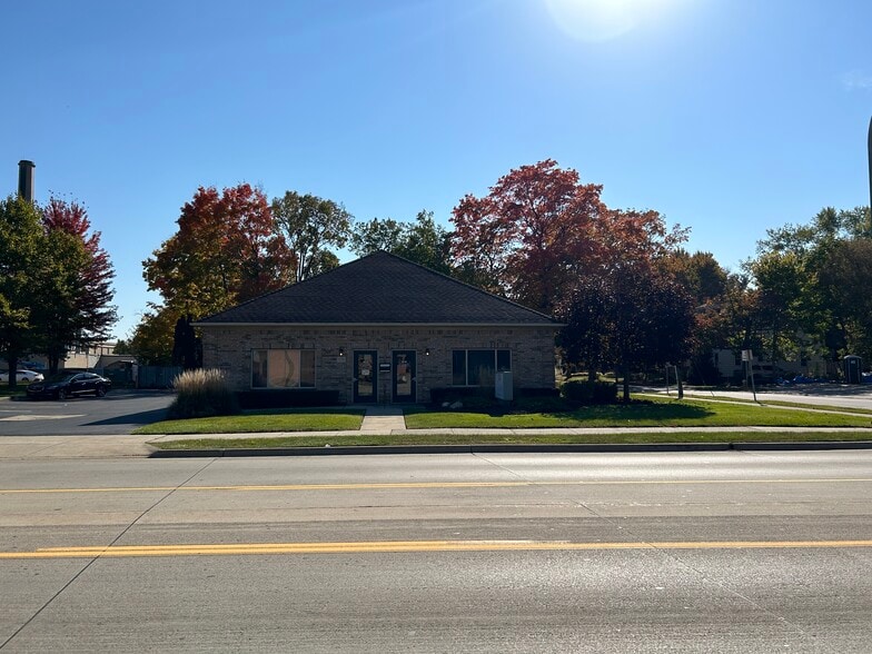 175 Cass Ave, Mount Clemens, MI for sale - Building Photo - Image 2 of 18